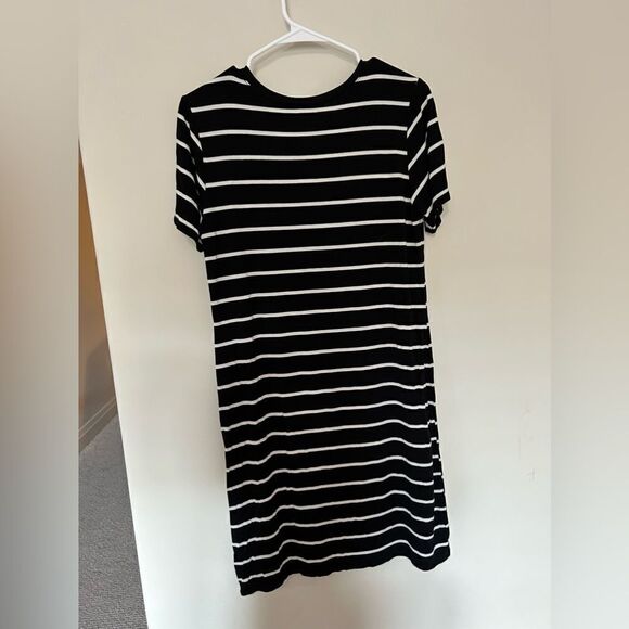 BCBGeneration Striped Black And White Dress Short Sleeves - Picture 6 of 6